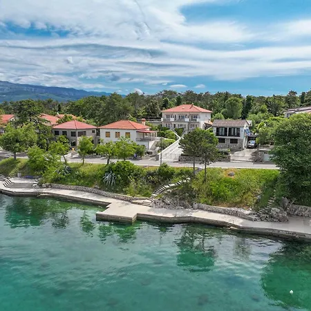 Seafront With Balcony-50 M From The Sea *