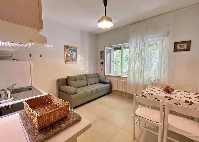 Seafront With Balcony-50 M From The Sea Apartamento