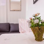 Seafront With Balcony-50 M From The Sea דירה