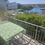 דירה Seafront With Balcony-50 M From The Sea