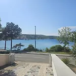 Seafront With Balcony-50 M From The Sea דירה *