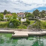 Seafront With Balcony-50 M From The Sea * שילו