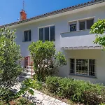 Seafront With Balcony-50 M From The Sea דירה