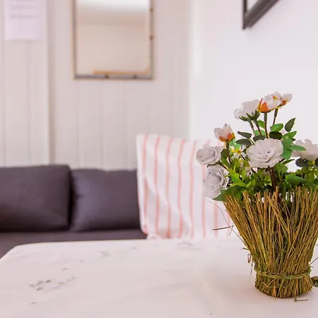 Seafront With Balcony-50 M From The Sea 公寓