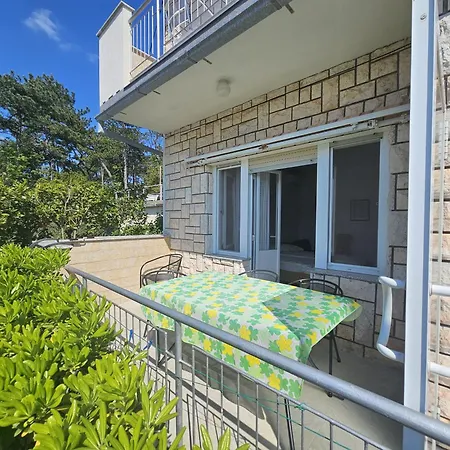 Seafront With Balcony-50 M From The Sea Appartement *