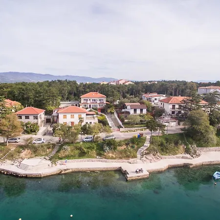 Seafront With Balcony-50 M From The Sea Appartamento *