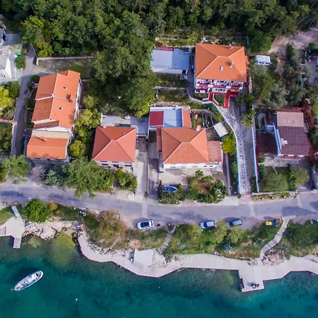 公寓 Seafront With Balcony-50 M From The Sea *