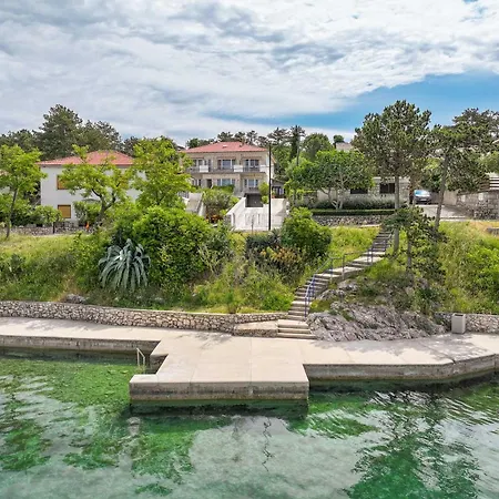 Seafront With Balcony-50 M From The Sea * Silo (Krk)