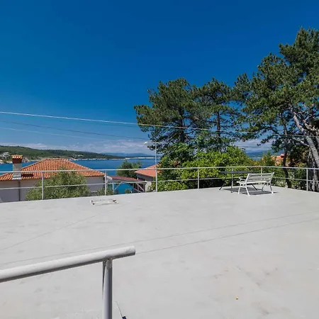 Seafront With Balcony-50 M From The Sea Apartment Silo (Krk)