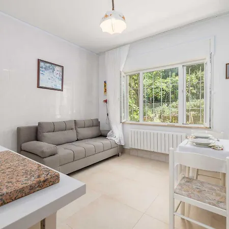 Seafront With Balcony-50 M From The Sea *