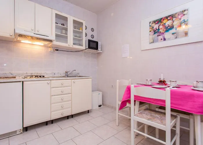 Seafront With Balcony-50 M From The Sea شقة سيلو