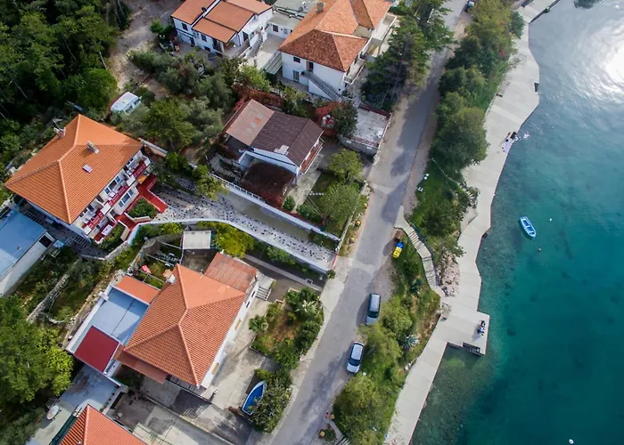 Seafront With Balcony-50 M From The Sea شقة سيلو