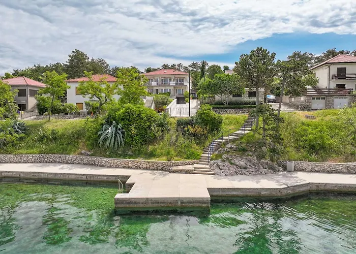 Seafront With Balcony-50 M From The Sea * سيلو
