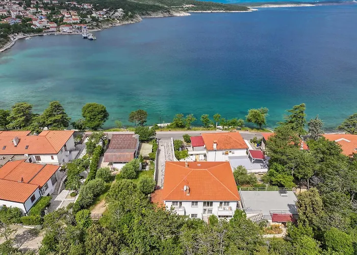 Seafront With Balcony-50 M From The Sea سيلو