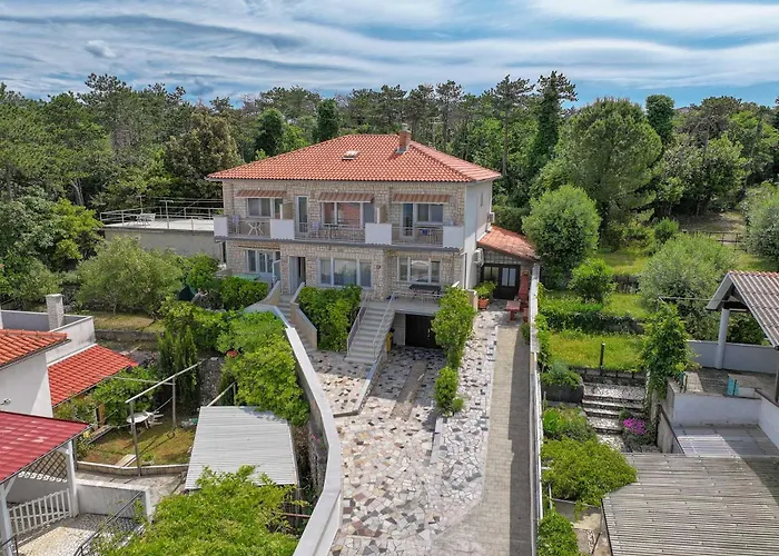 Seafront With Balcony-50 M From The Sea * سيلو