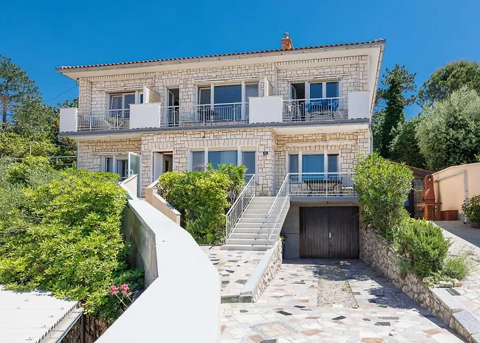 Seafront With Balcony-50 M From The Sea * سيلو
