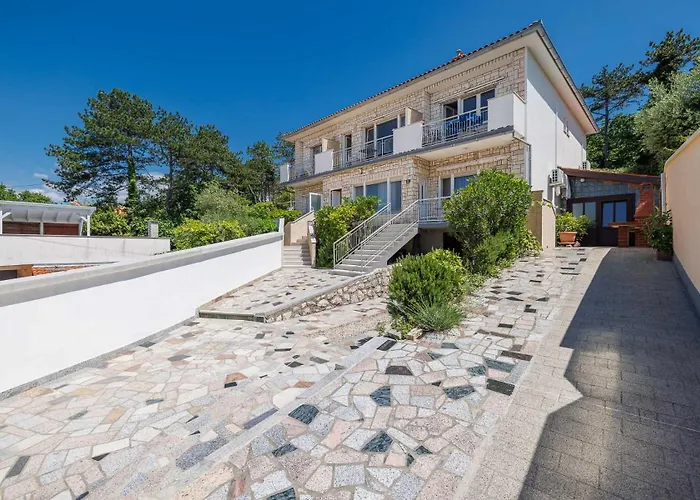 شقة Seafront With Balcony-50 M From The Sea *