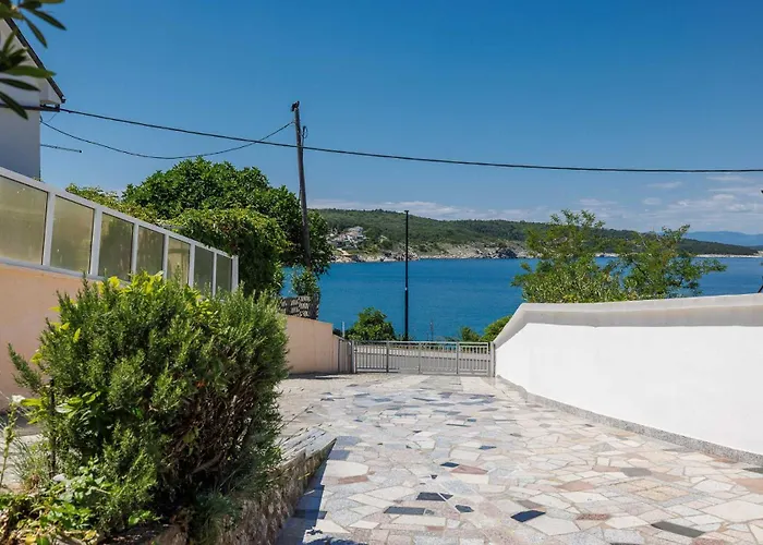 Seafront With Balcony-50 M From The Sea * سيلو