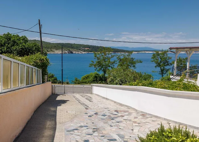 شقة Seafront With Balcony-50 M From The Sea