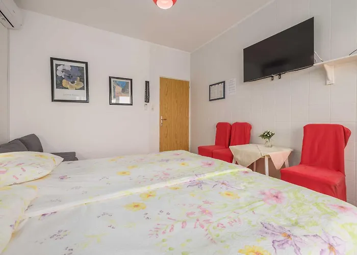 شقة Seafront With Balcony-50 M From The Sea *