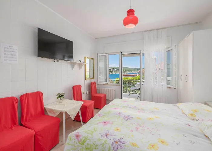Seafront With Balcony-50 M From The Sea شقة *