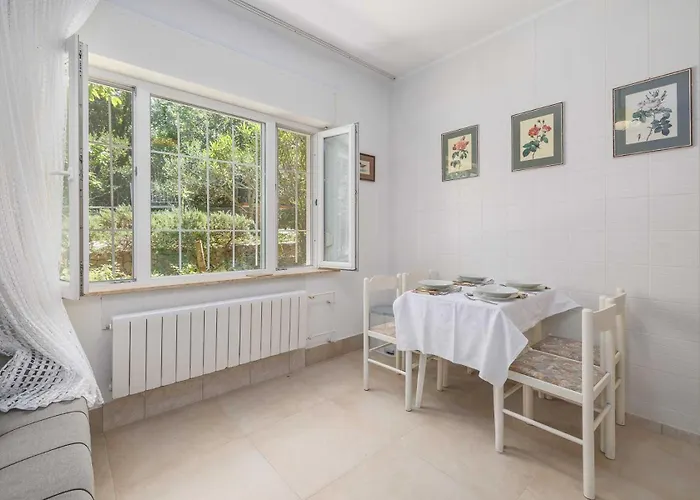 Seafront With Balcony-50 M From The Sea شقة *