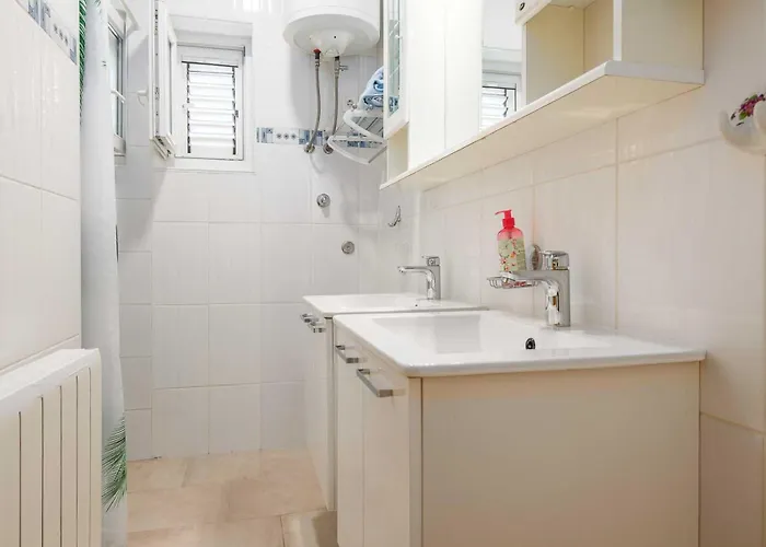 شقة Seafront With Balcony-50 M From The Sea سيلو