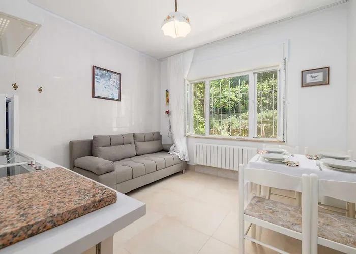 Seafront With Balcony-50 M From The Sea *