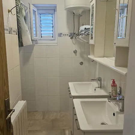 Seafront With Balcony-50 M From The Sea *