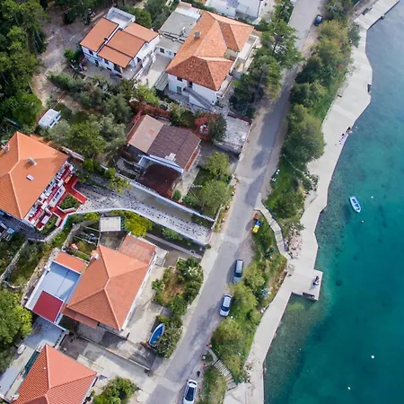 Apartment Seafront With Balcony-50 M From The Sea Silo (Krk)