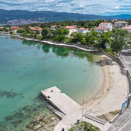 Apartment Seafront With Balcony-50 M From The Sea Silo (Krk)