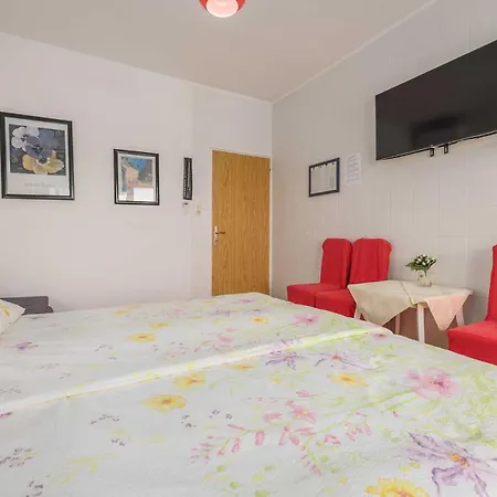 Apartment Seafront With Balcony-50 M From The Sea *