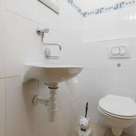 Apartment Seafront With Balcony-50 M From The Sea *