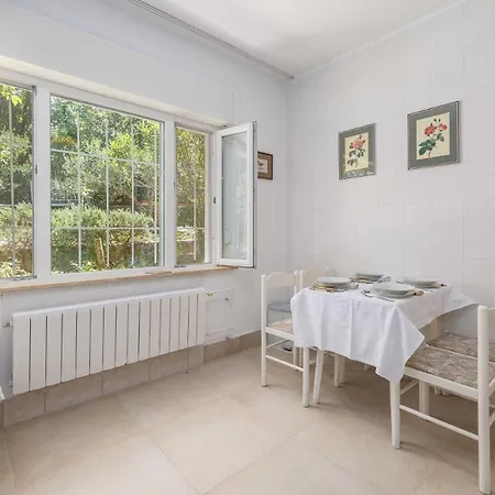 Seafront With Balcony-50 M From The Sea Apartment *